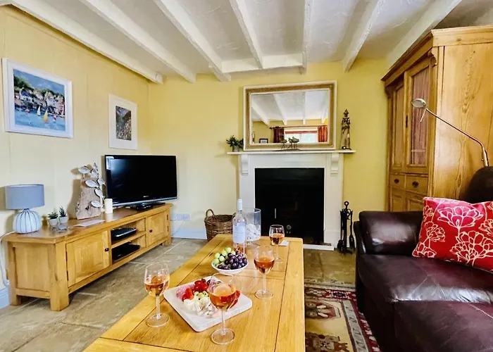 Thornwell Cottage - Heart Of The Village, Amazing Gardens, Glorious Views And Brimming With Character