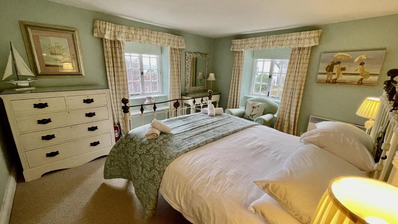 Thornwell Cottage: Charming Village Retreat With Gardens And Views