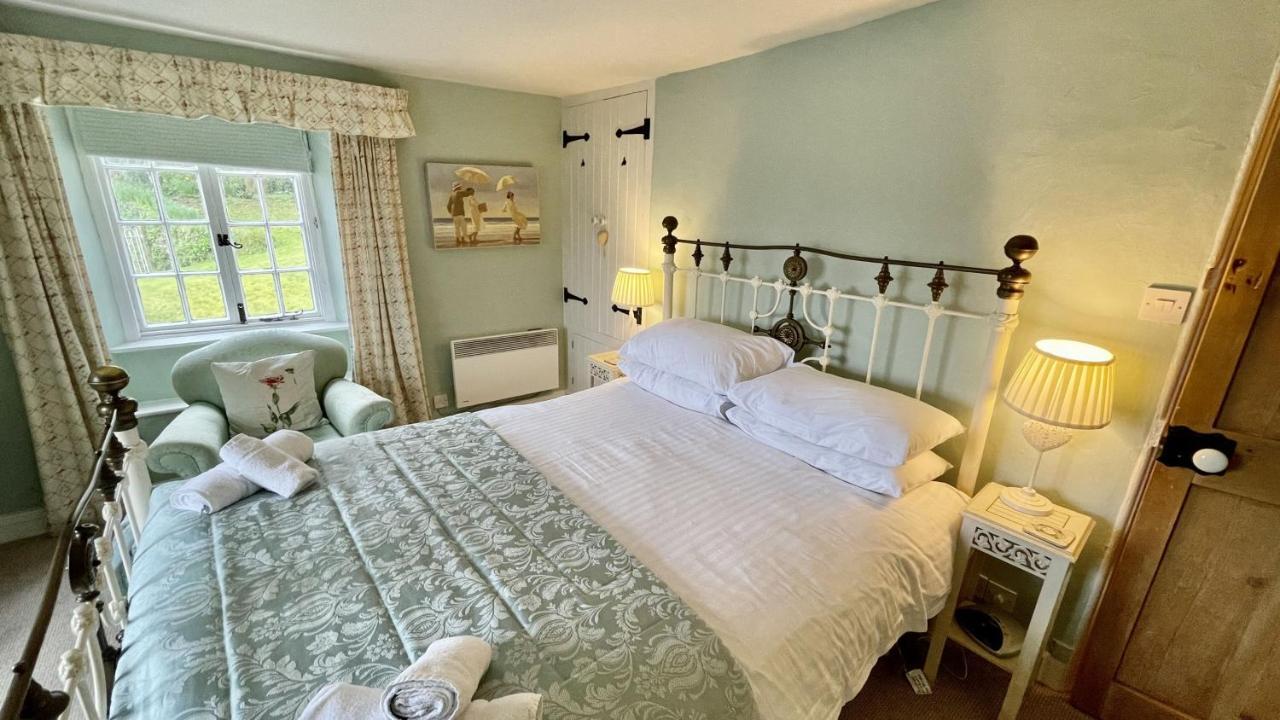Holiday home Thornwell Cottage: Charming Village Retreat With Gardens And Views *