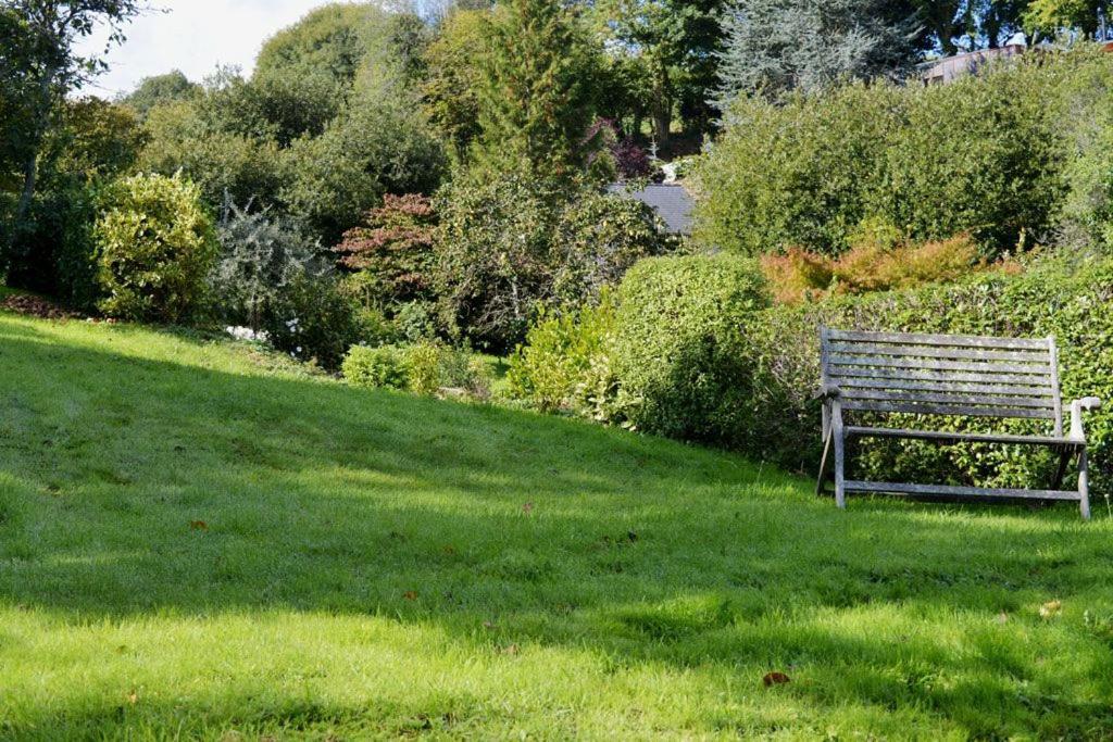 Thornwell Cottage: Charming Village Retreat With Gardens And Views *
