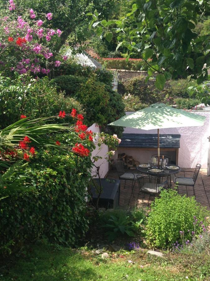 Thornwell Cottage: Charming Village Retreat With Gardens And Views *