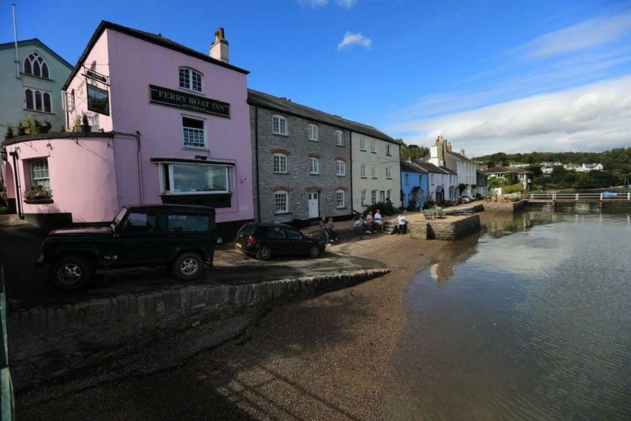 Holiday home Thornwell Cottage: Charming Village Retreat With Gardens And Views *